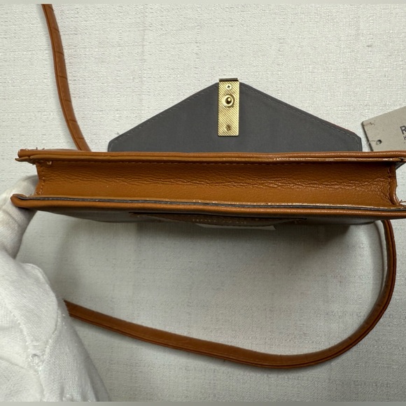 Kenneth Cole Reaction Lifetime Crossbody Wallet - Cognac Croc NWT with Flaws - Picture 6 of 11